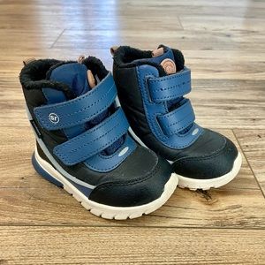 Stride Rite Made to Play Shay Snow Boots - Size 5
